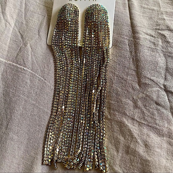 GOLD PLATED OVERSIZED TASSEL EARRINGS - Picture 5 of 7